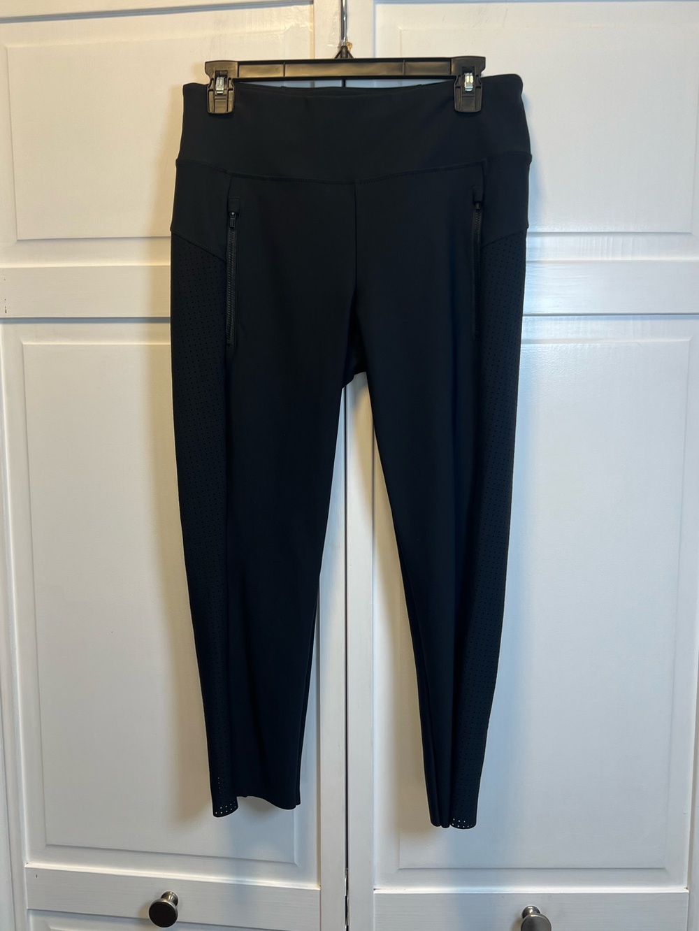 Athleta Black Stellar Crop Pants Size Women’s M/P Color Black